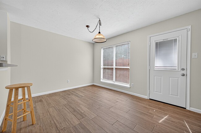 Building Photo - 1902 Sugar Pine Cir