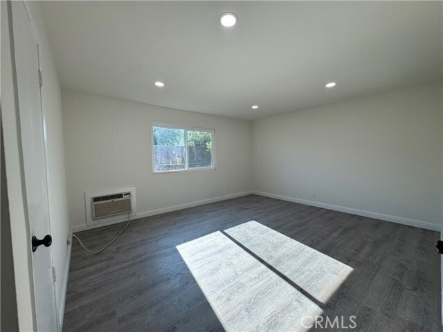 Building Photo - 486 N Oak St