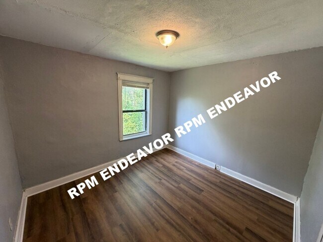 Building Photo - 1407-1407 Rowan Ave
