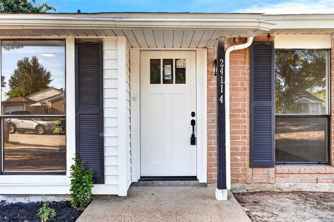 Building Photo - 24114 4 Sixes Ln
