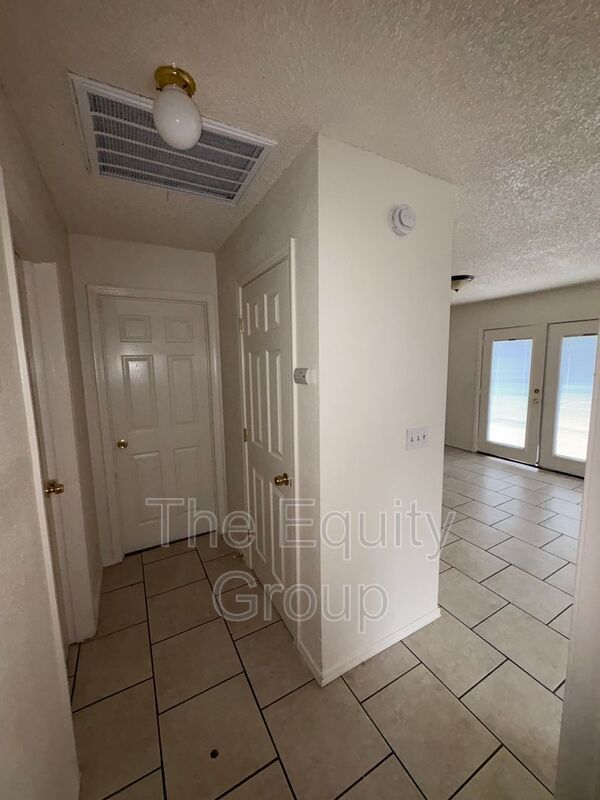 Building Photo - 737 S Spruce St