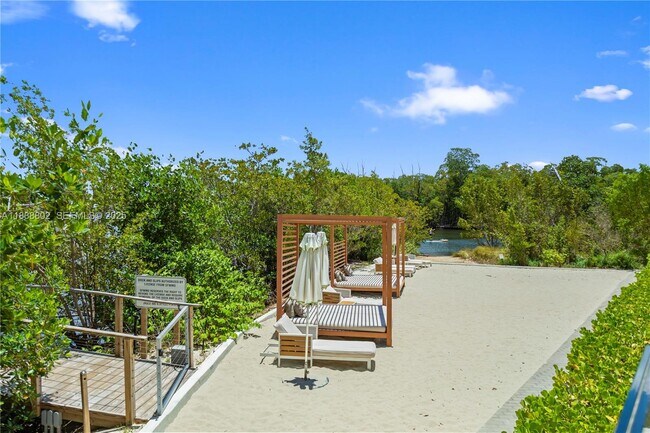 Building Photo - 16385 Biscayne Blvd