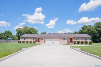 Building Photo - 105 Oakwood Meadows Dr