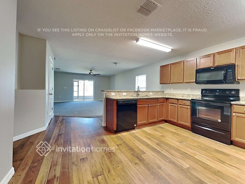 Building Photo - 11833 Thicket Wood Dr