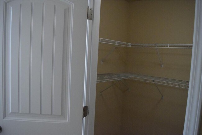 Building Photo - 480 Meadow Hill Dr