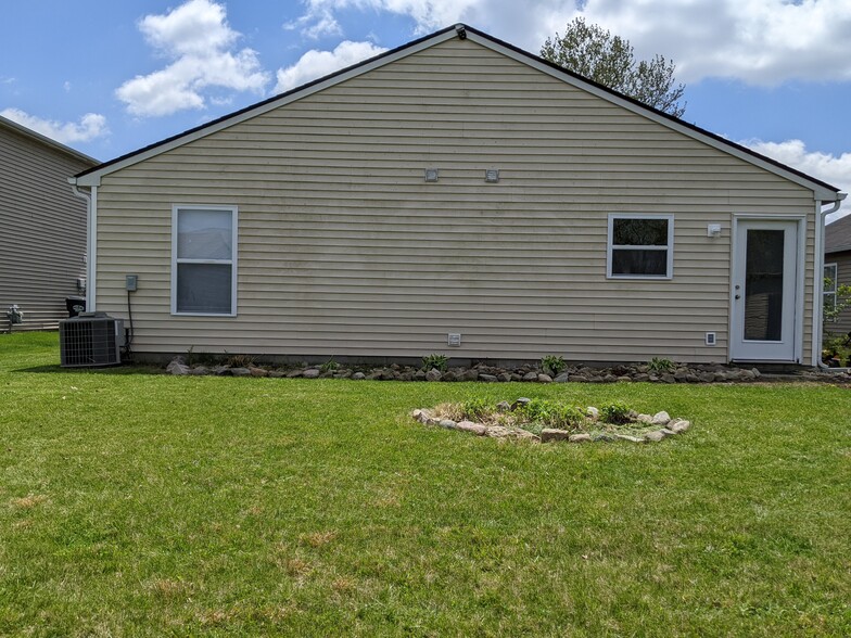Building Photo - 574 Greenway St