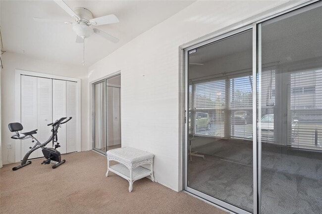 Building Photo - 209 NE Lincoln Cir N