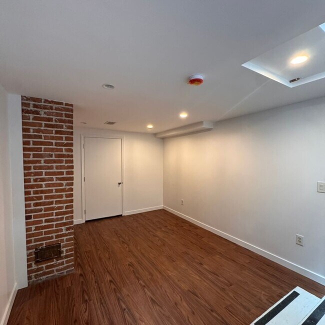 Building Photo - 1290 Gordon Ave