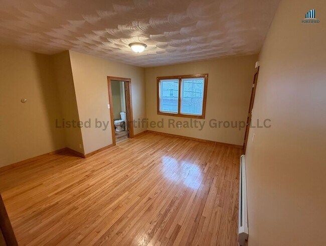 Building Photo - 132 Hall St