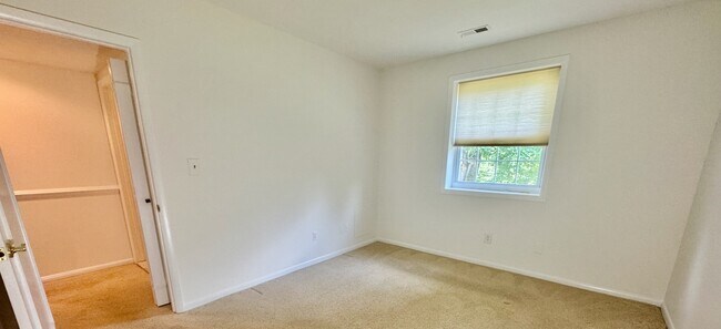 Building Photo - 119 Castletown Rd