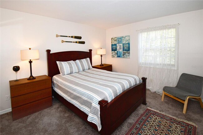 Building Photo - 204 Pompano Dr SE