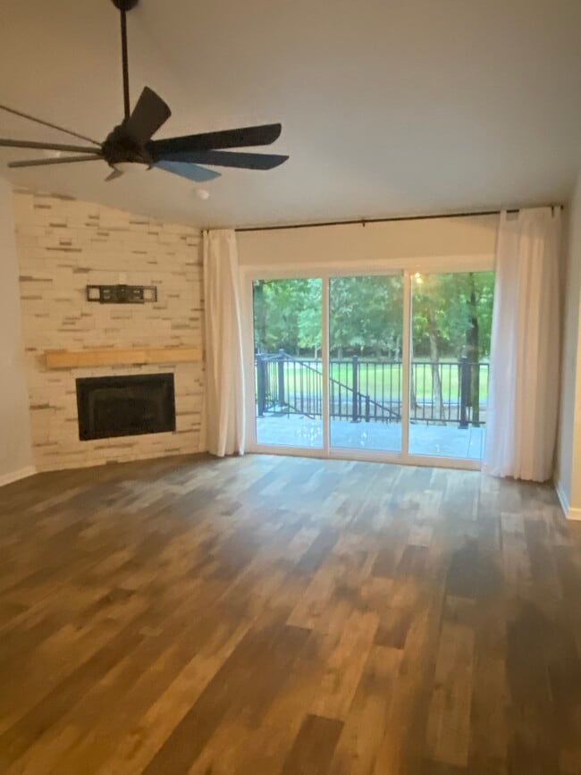 Building Photo - 6 Hendaye Ln