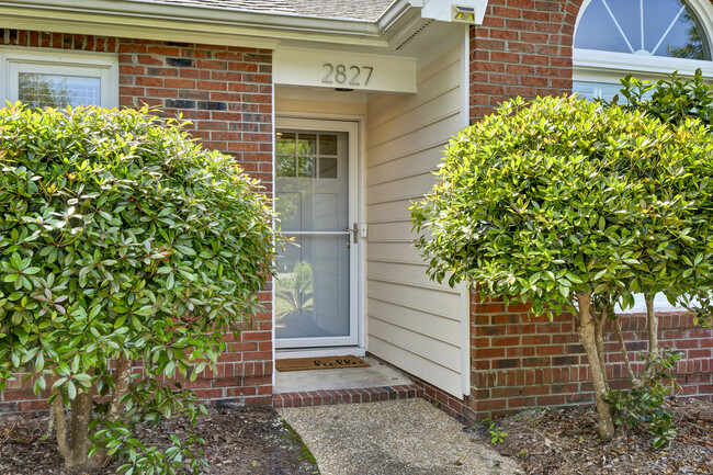 Building Photo - 2827 Springfield Dr