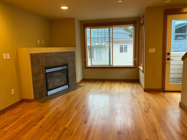 Building Photo - 5010 12th Ave NE