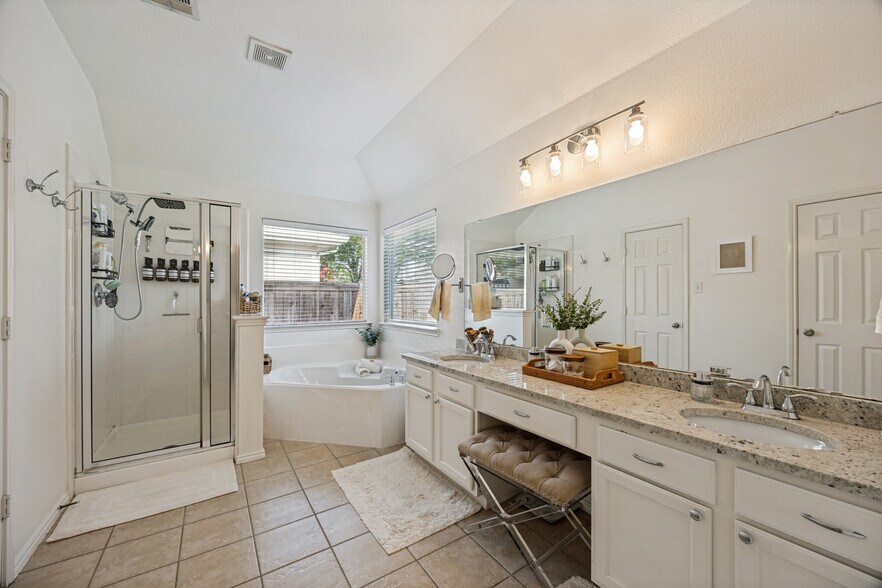 Building Photo - 9716 Hedge Bell Dr
