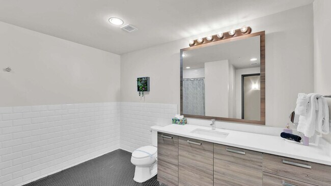 Building Photo - 500 S Ervay St