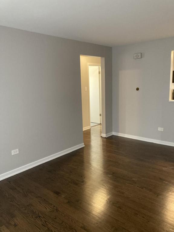 Building Photo - 802 E 89th Pl