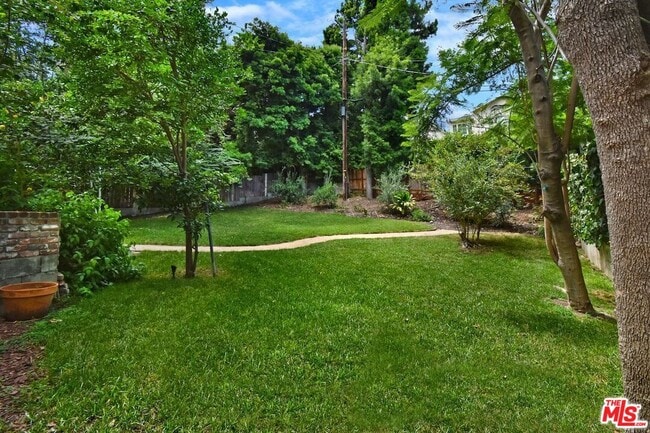 Building Photo - 14017 Valley Vista Blvd