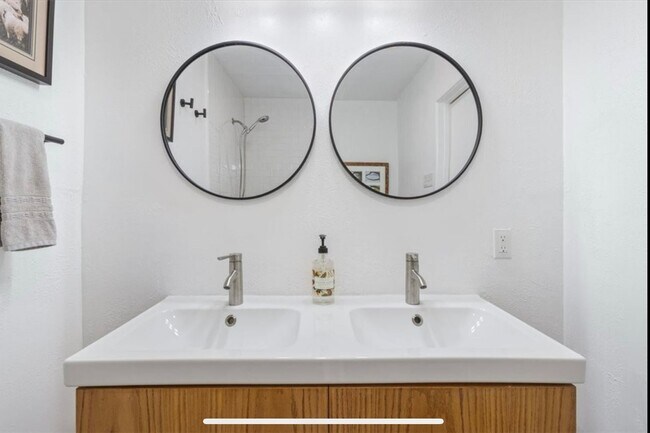 Building Photo - 2316 Hermanson Dr
