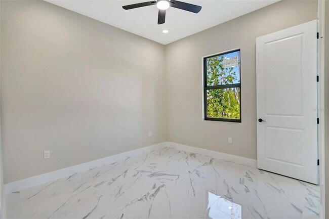 Building Photo - 212 Fairway Rd