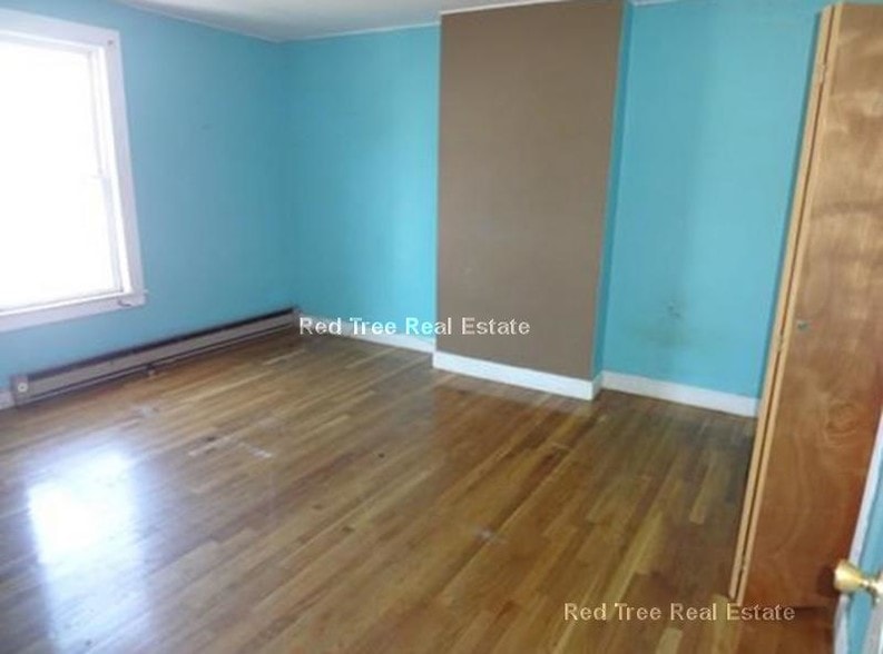 Building Photo - 682 Parker St
