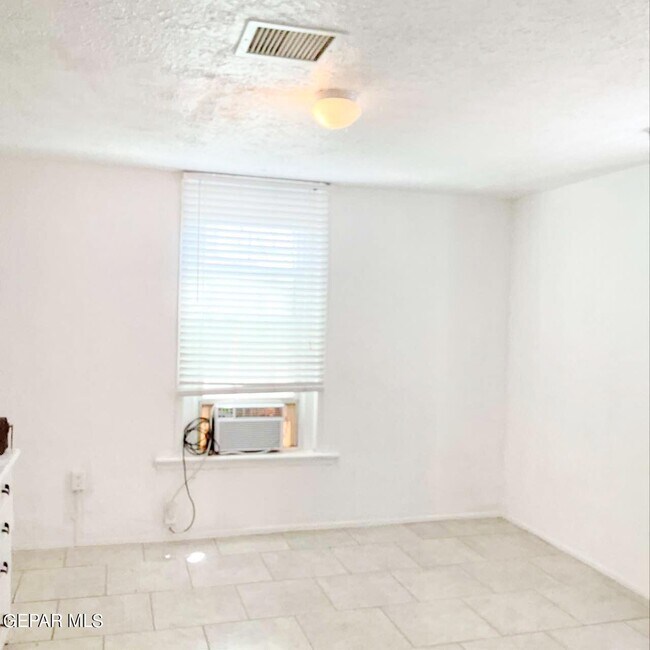 Building Photo - 1526 Yandell Dr