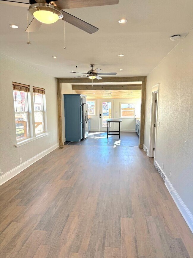 Building Photo - 609 Teller Ave