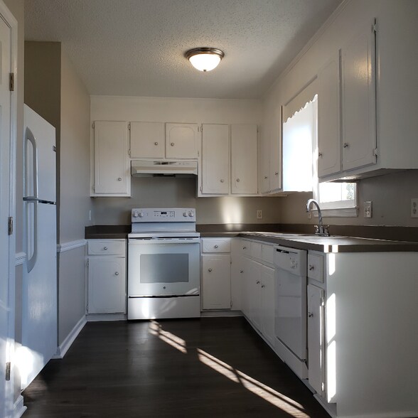 Building Photo - 119 Meadow Wood Dr