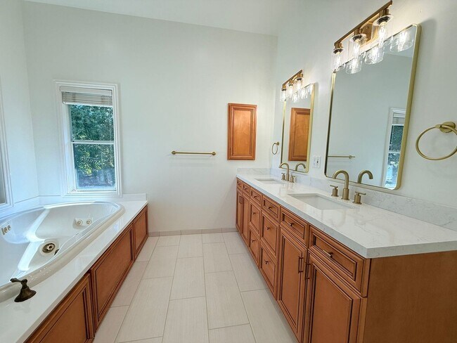 Building Photo - ? Elegant & Expansive Redwood City Home – ...