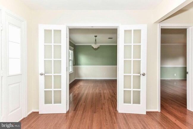 Building Photo - 10135 Forest Hill Cir