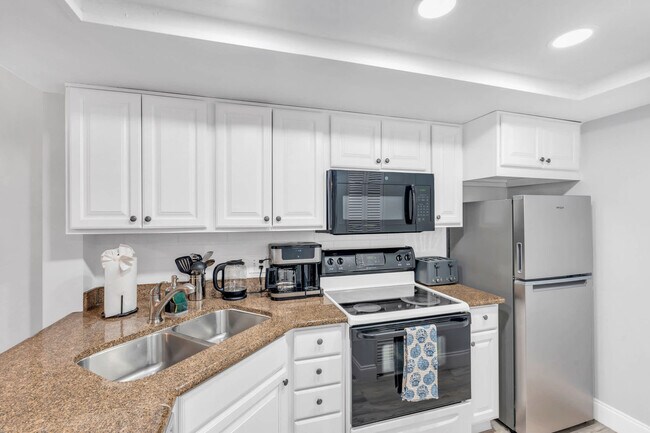 Building Photo - 600 Neapolitan Way