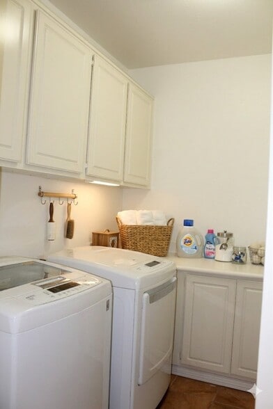 Building Photo - 7666 Park Bay Dr