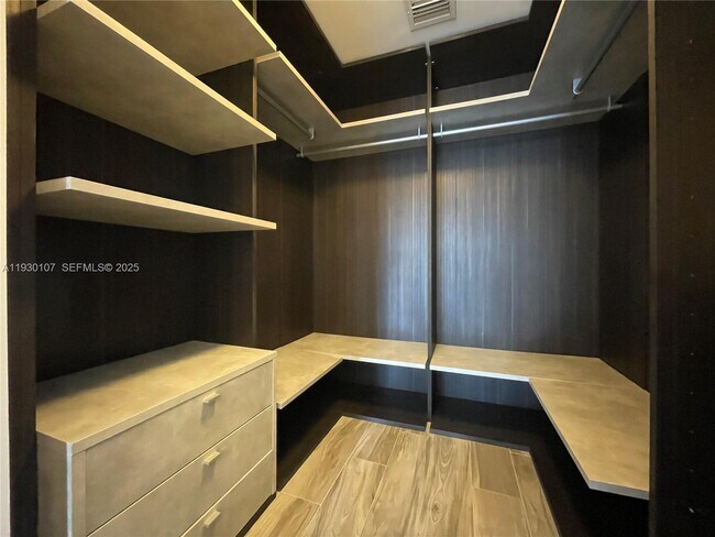 Building Photo - 801 S Miami Ave