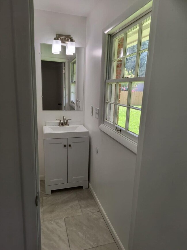 Building Photo - Fully Renovated 3 Bedroom, 2 Bath Home