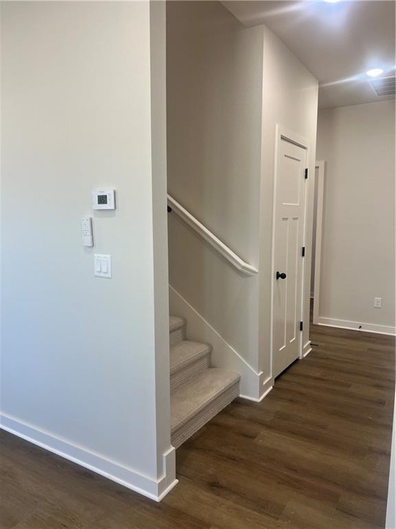 Building Photo - 580 Cosmos St