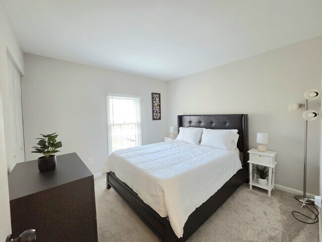 Building Photo - 5407 Leeway Ct