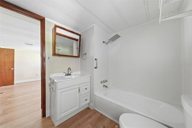 Building Photo - 1096 Navajo Dr