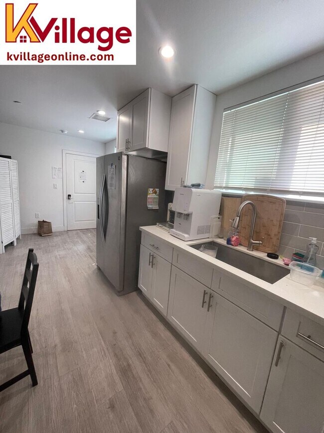 Building Photo - Affordable Bedroom and Bathroom near USC