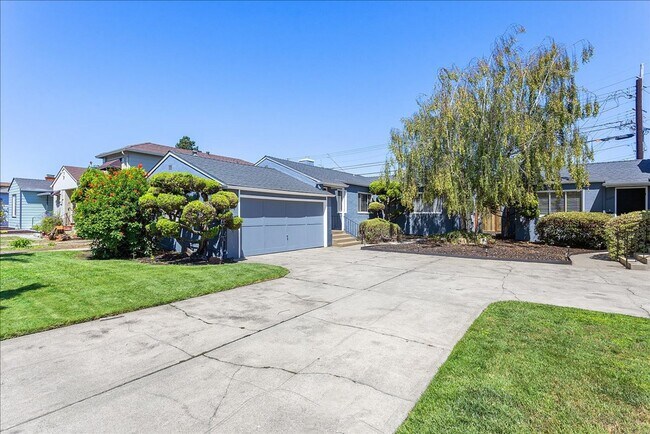 Building Photo - 3125 Fernside Blvd
