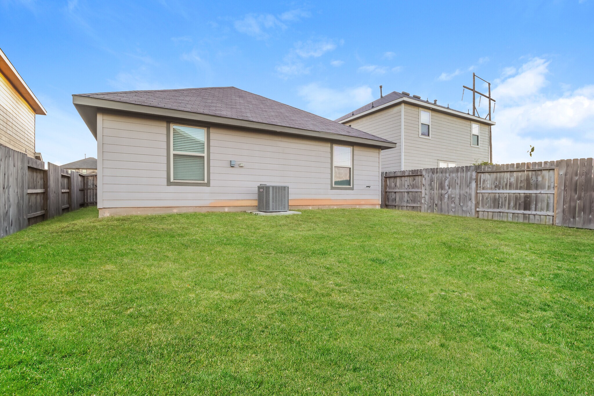 Building Photo - 1614 Oleander Grns Dr