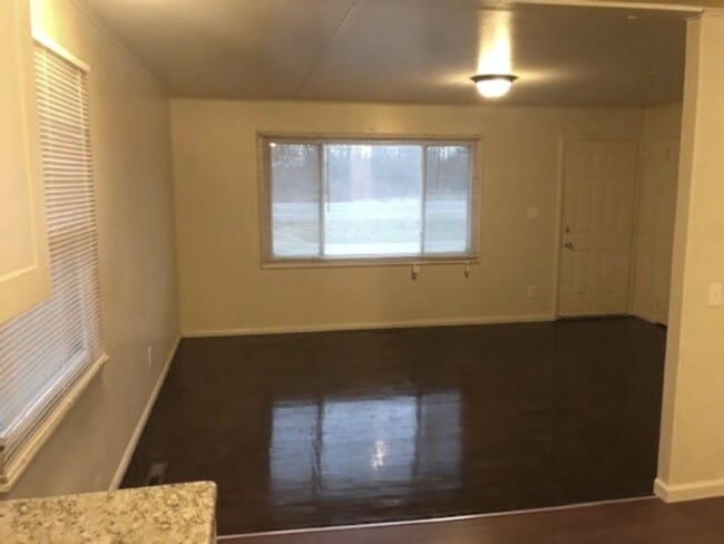 Building Photo - AVAILABLE NOW!! FOR LEASE Beautiful 3-Bedroom House in Grand Blanc