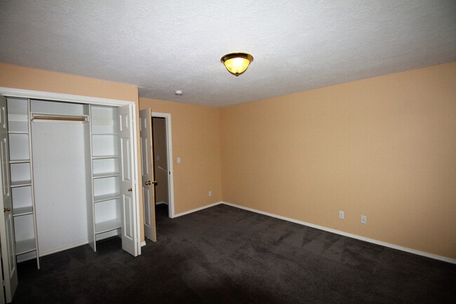Building Photo - 3bd/2ba With Beautiful Private Fully Fence...