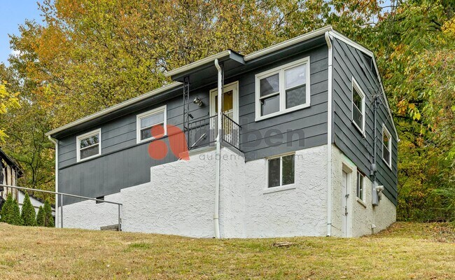 Building Photo - 3 Bedroom Home in St. Elmo!