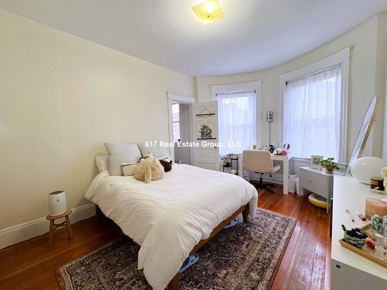 Building Photo - 208 Winthrop Rd