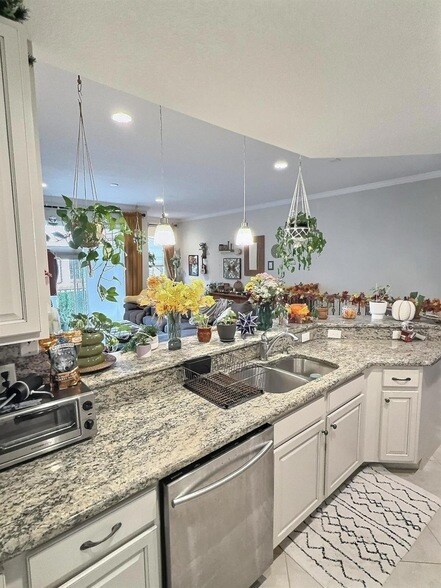 Building Photo - 10320 SW Stephanie Way