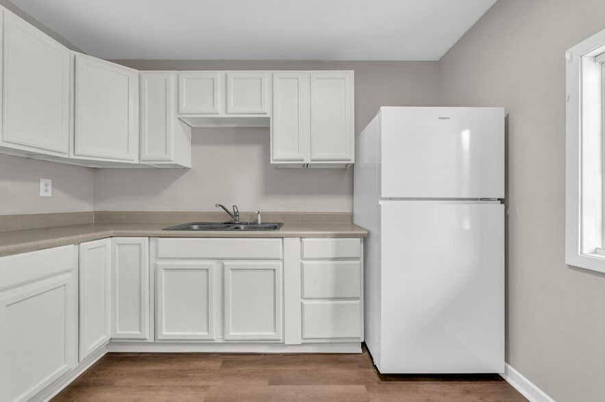 Building Photo - 803 E Broad St