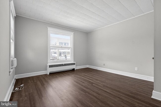 Building Photo - 127 7th Ave