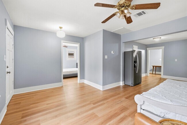 Building Photo - 304 Bomar St