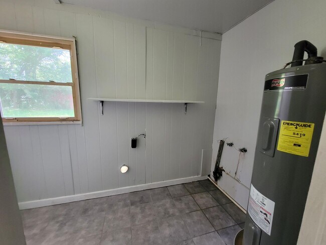 Building Photo - 1048 Biscayne Dr