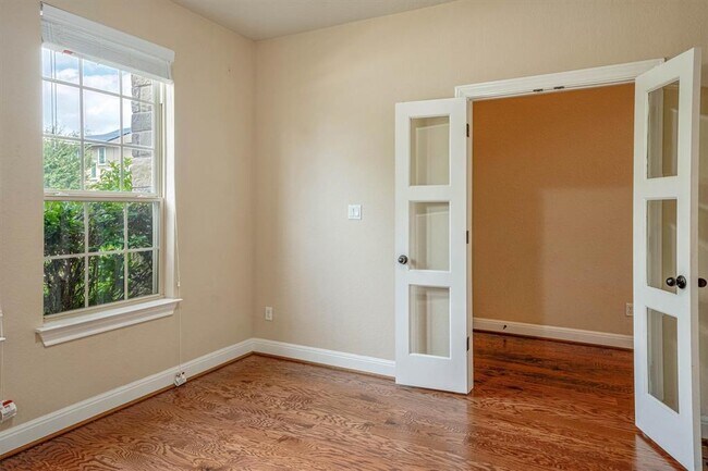 Building Photo - 5809 Viejo Dr